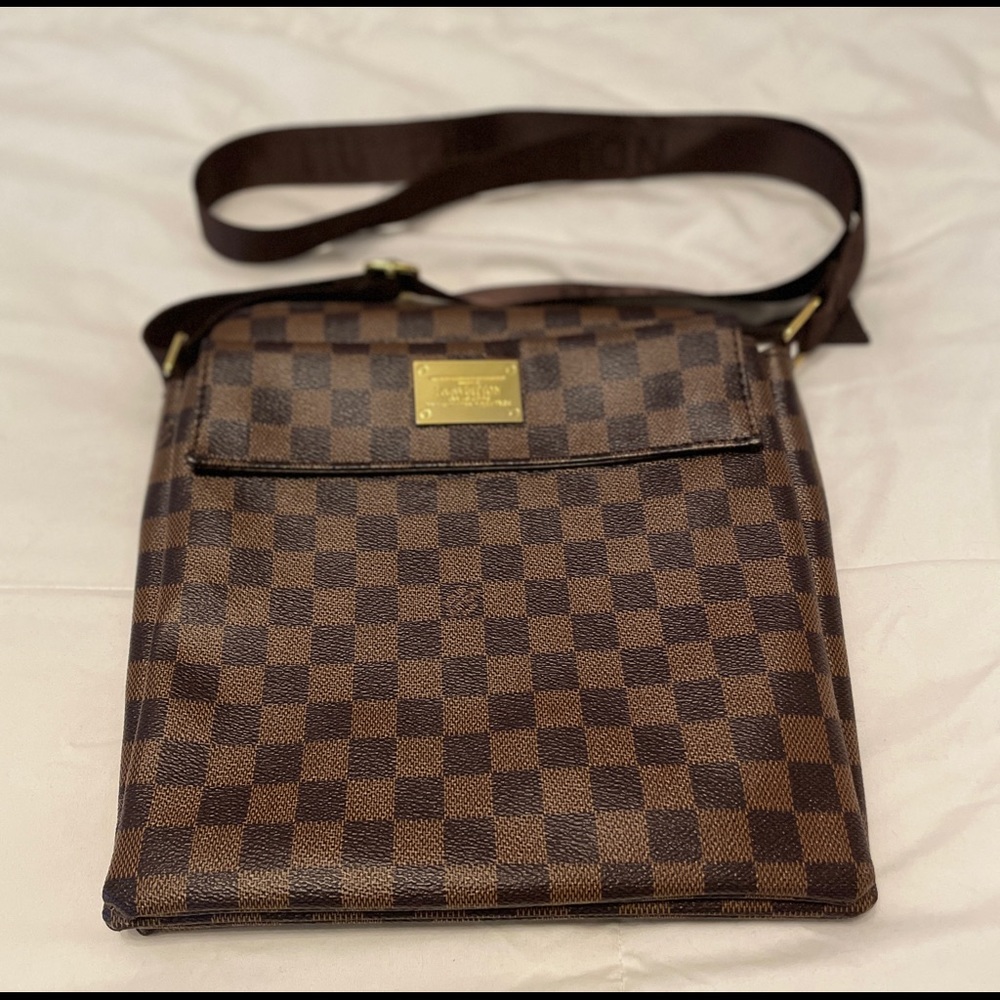 NWOT Brown faux leather crossbody bag